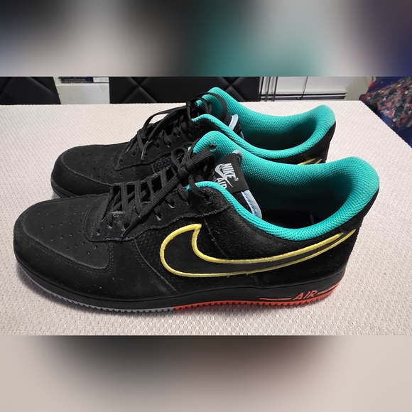 Nike Black and Teal Sneakers - Picture 3 of 7